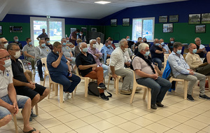 L'assemblée attentive