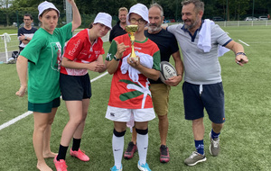 Et voici l'équipe victorieuse du tournoi féminine-sport adapté. Magnifiques. 