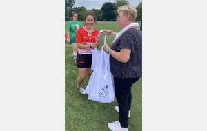 Le tee-shirt Ligue et le totebag-bob-gourde du CD 64 offerts à chaque participant.