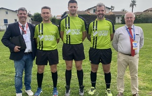 Les officiels de match de la finale Régionale 2
Laurent Camjuzan (RF), Patxi Urrutia, Alexis Delvart, Jérôme Darrieussecq, Pierre Bignalet, patron des arbitres du 64. 