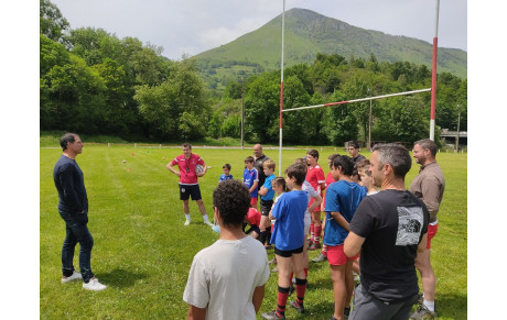 Marc Lièvremont rend visite aux petits de l'Entente de la vallée d'Aspe