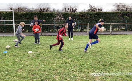 Orthez : de jeunes joueurs découvrent le rugby